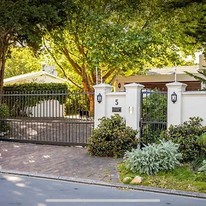 Guest - Leafy Constantia Guest house Cape Town